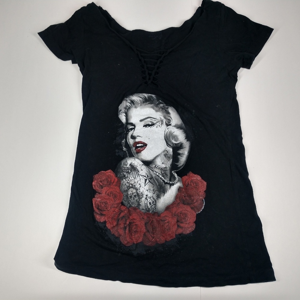 Deep cut Marilyn shirt